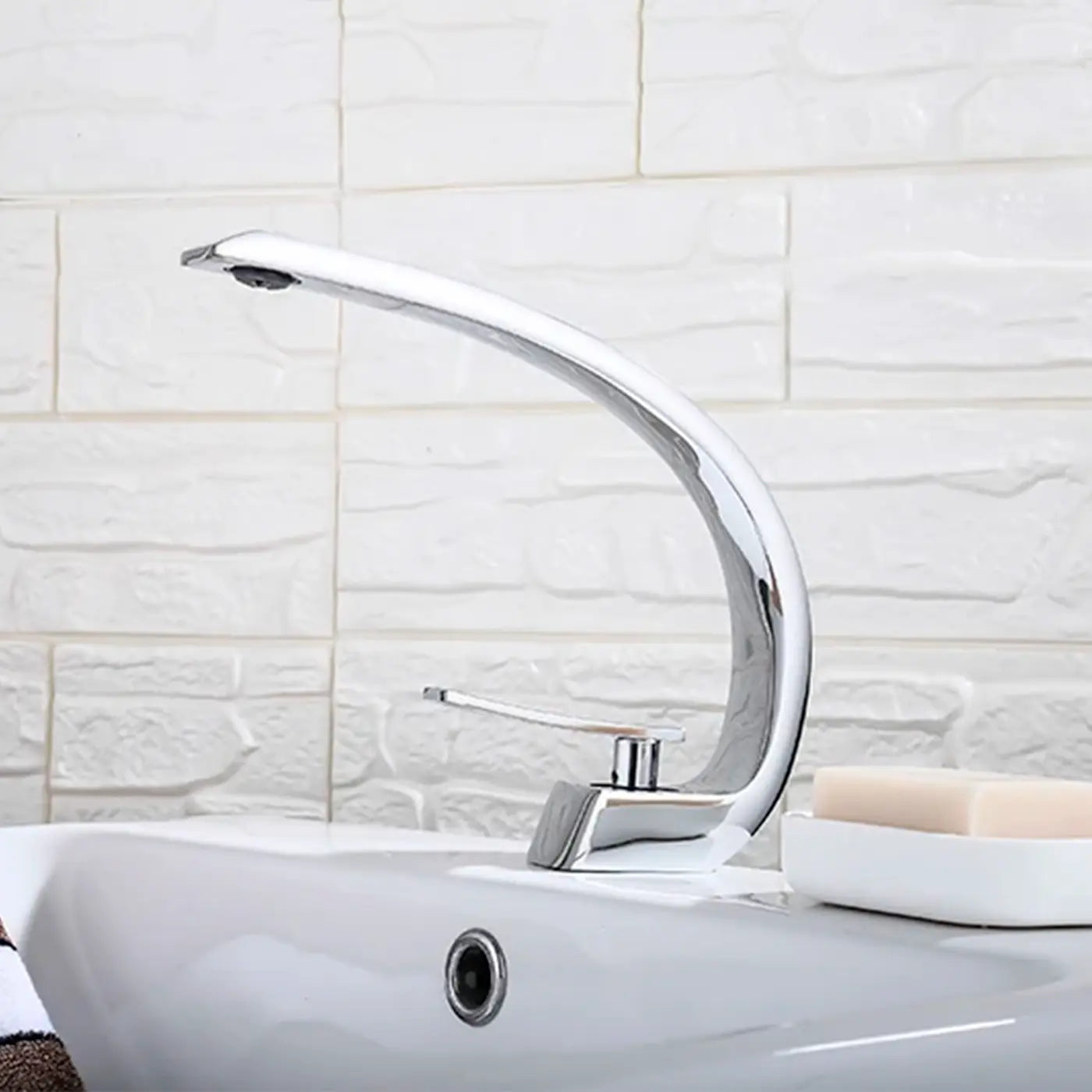 Torneira misturadora moderna cascata para banheiro com alça única