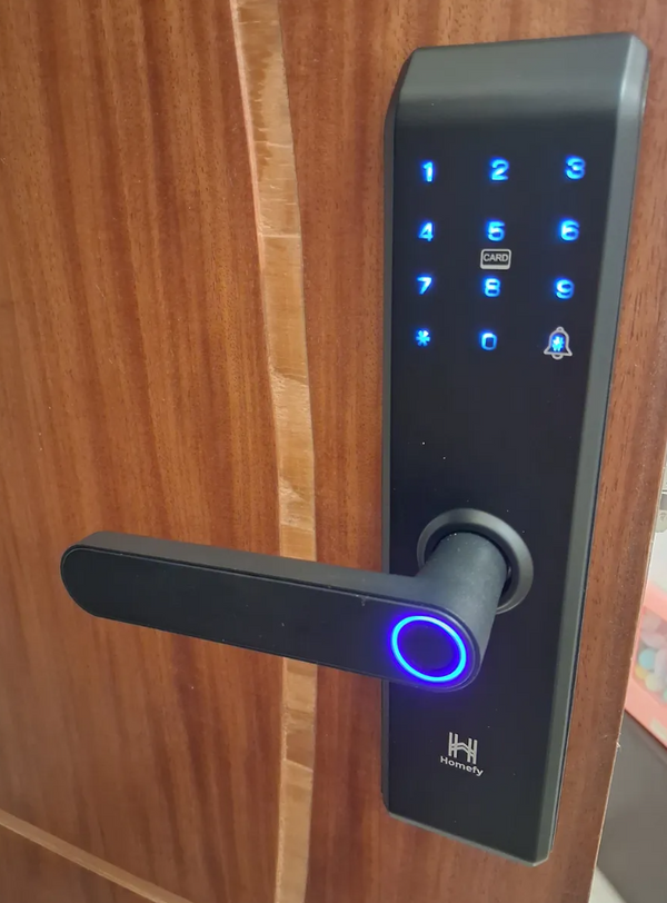 Foto de Maria Solange usando produto HOMEFY